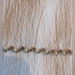 ⭐️ Silver with Pearl bead and crystal  necklace.